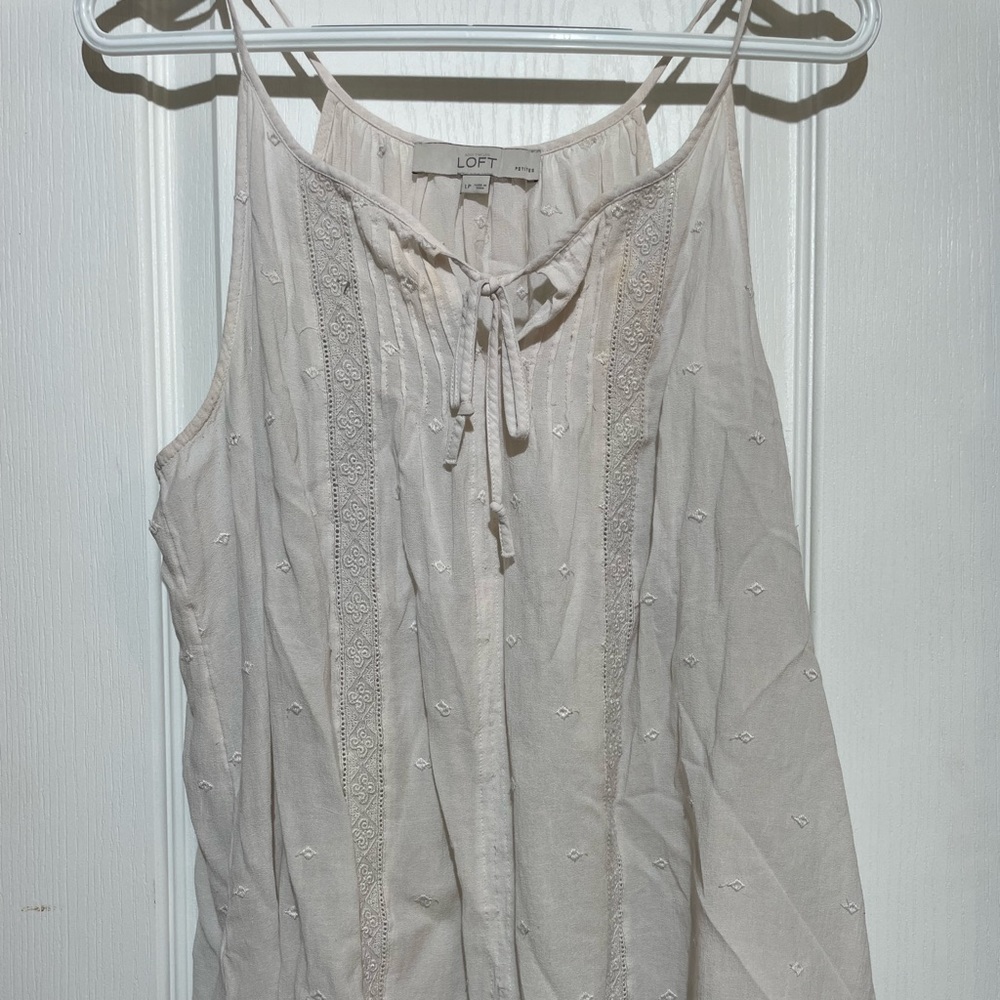 Loft. Large petite. Whit with detail, tank